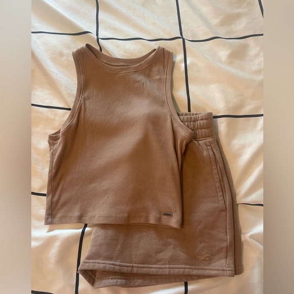 HOLLISTER - Picture 2 of 3